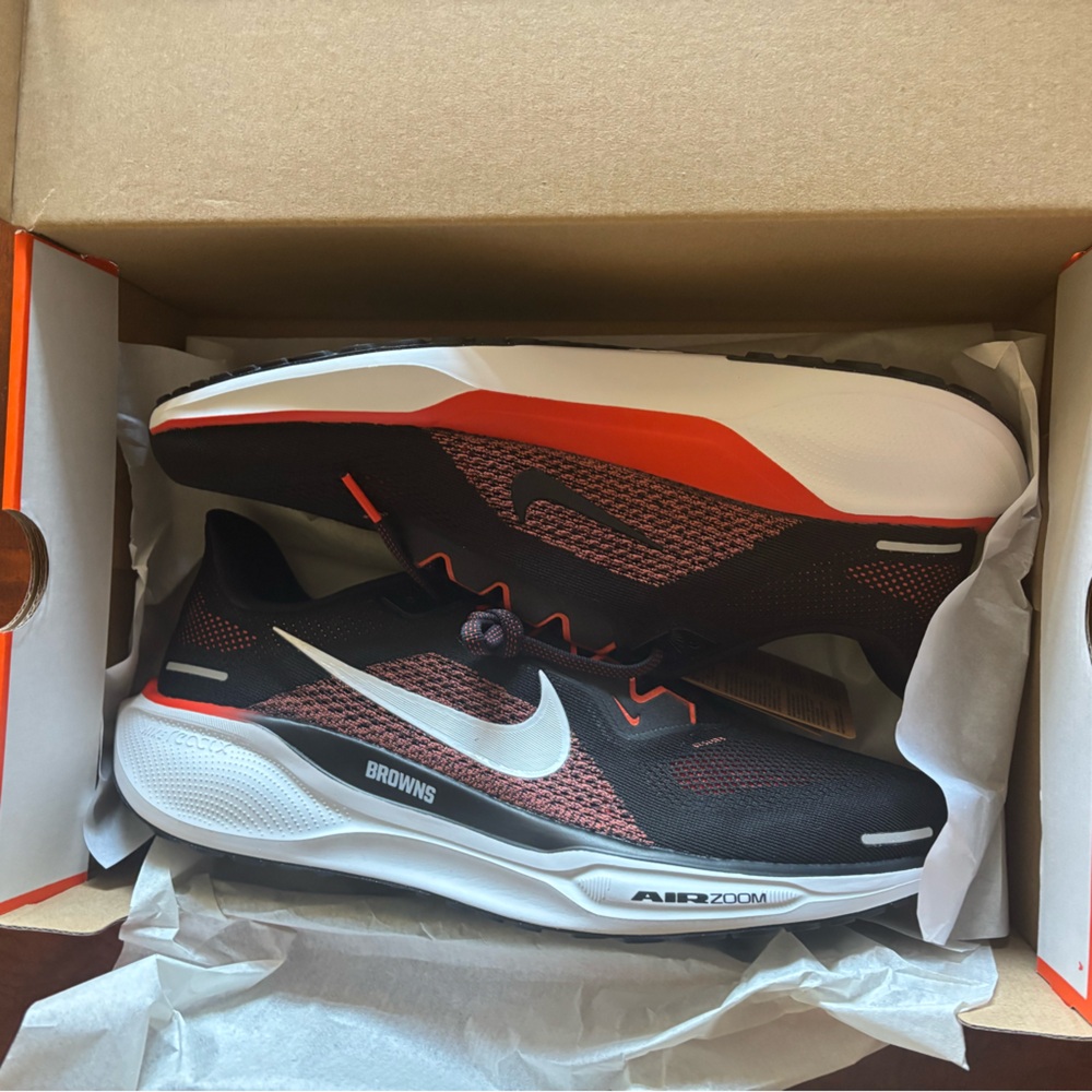Nike Zoom Pegasus 41 Browns with Orange Box